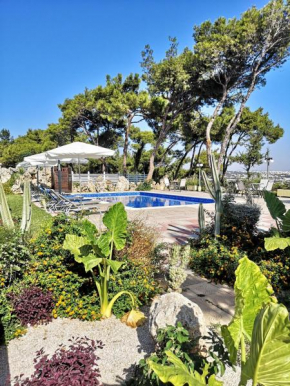 Louis Luxury Villa by living in blue